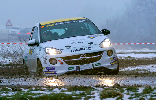 Vintervejret og det ekstreme føre blev en ekstraordinær udfordring i rallyet med snefog, sjap, mudder og is, som gjorde det svært at holde bilerne på vejene.
(Foto: Sven Kollus)